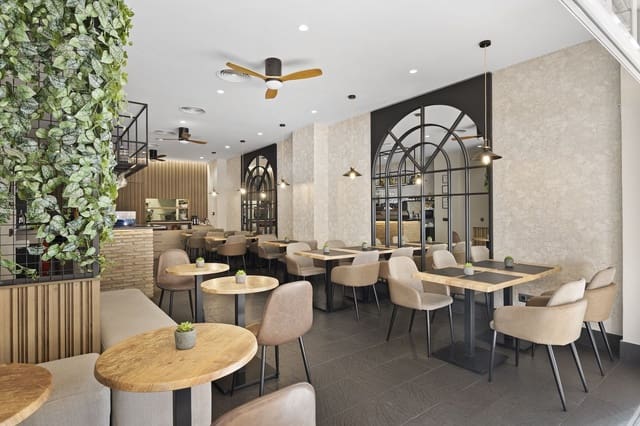 Commercieel te koop in Guadalmina Alta, Marbella - € 780.000 (Ref: 9864902)