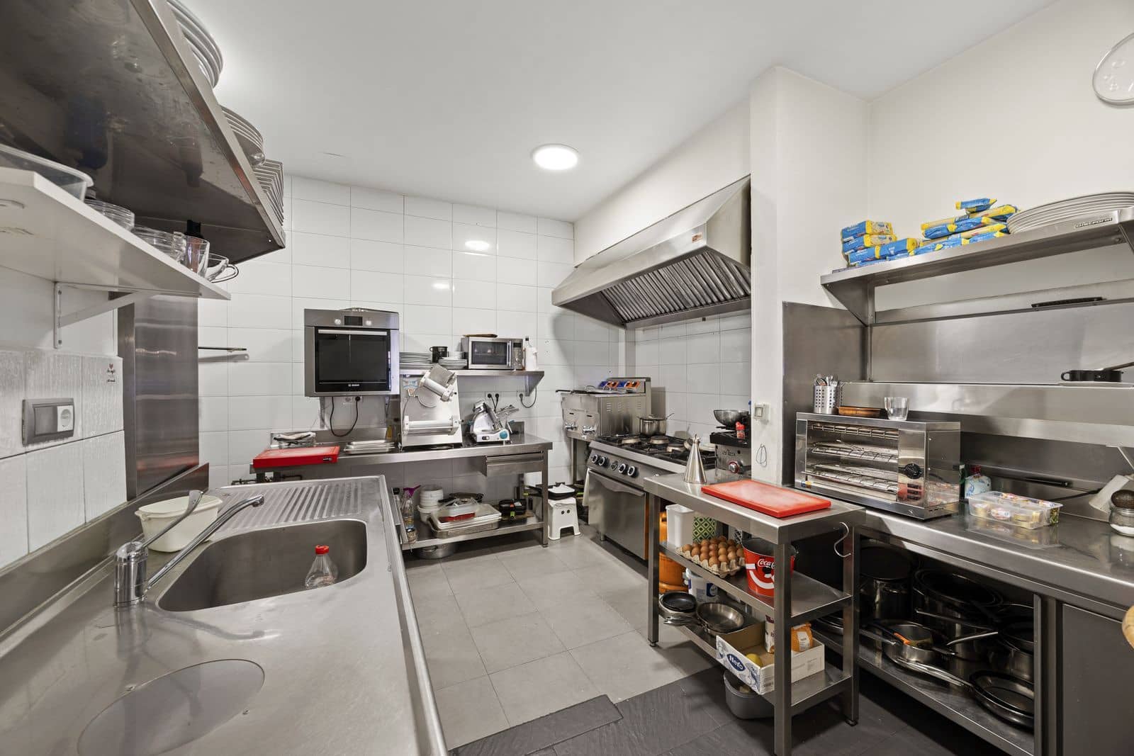 Commercieel te koop in Guadalmina - € 780.000 (Ref: 9864902)