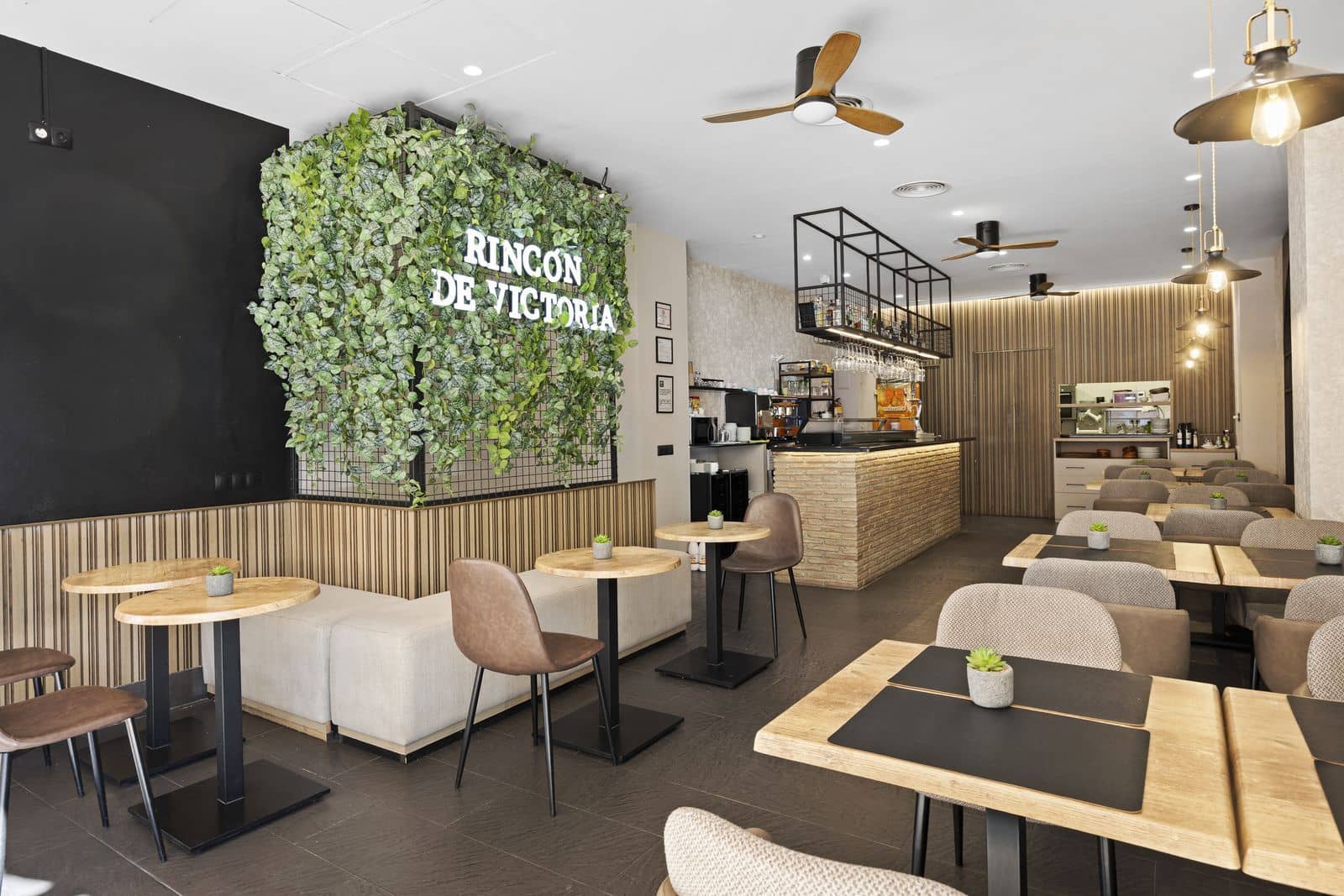 Commercieel te koop in Guadalmina - € 780.000 (Ref: 9864902)
