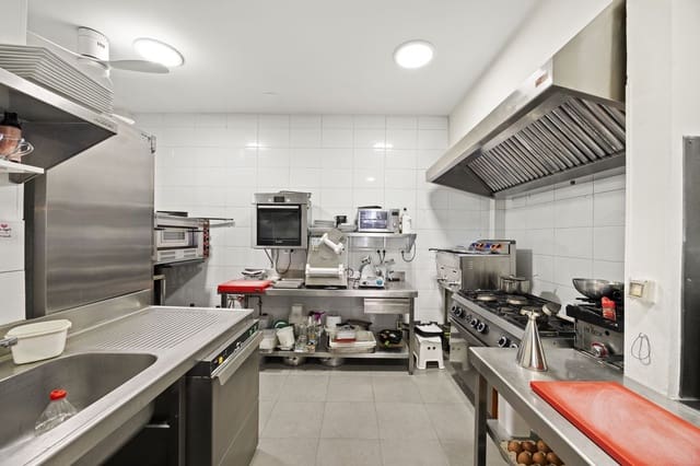 Commercieel te koop in Guadalmina Alta, Marbella - € 780.000 (Ref: 9864902)