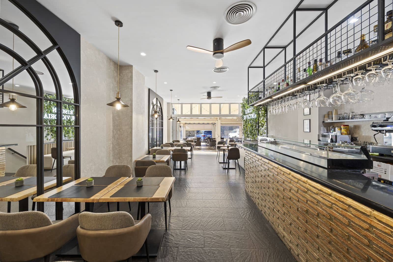 Commercieel te koop in Guadalmina - € 780.000 (Ref: 9864902)