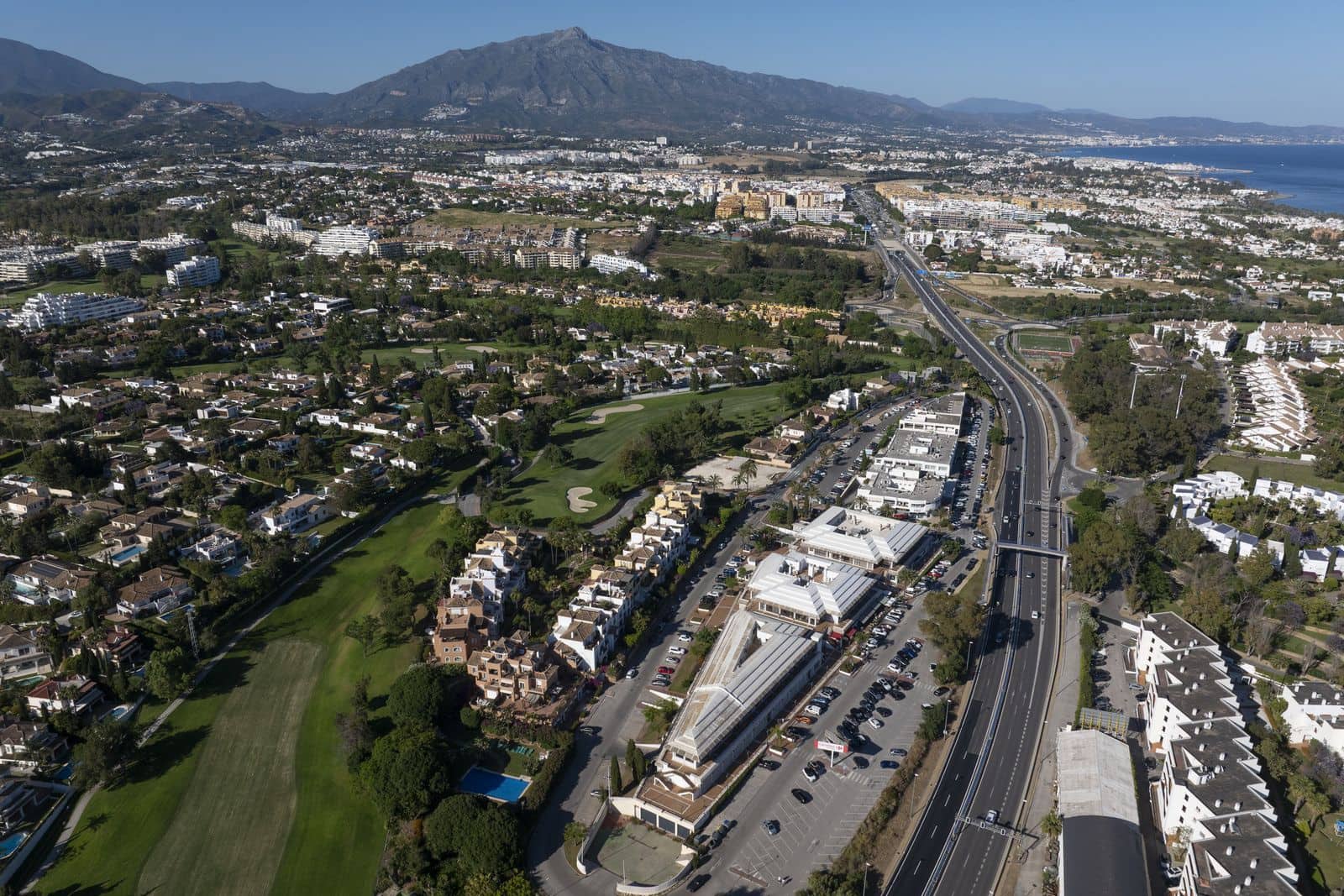 Commercieel te koop in Guadalmina - € 780.000 (Ref: 9864902)