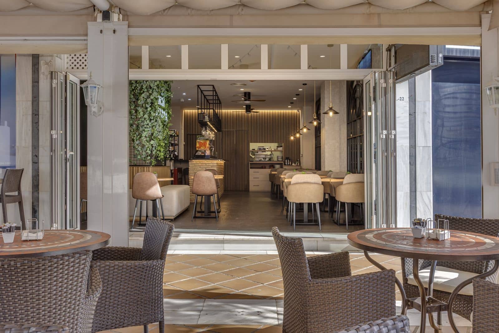 Commercieel te koop in Guadalmina - € 780.000 (Ref: 9864902)
