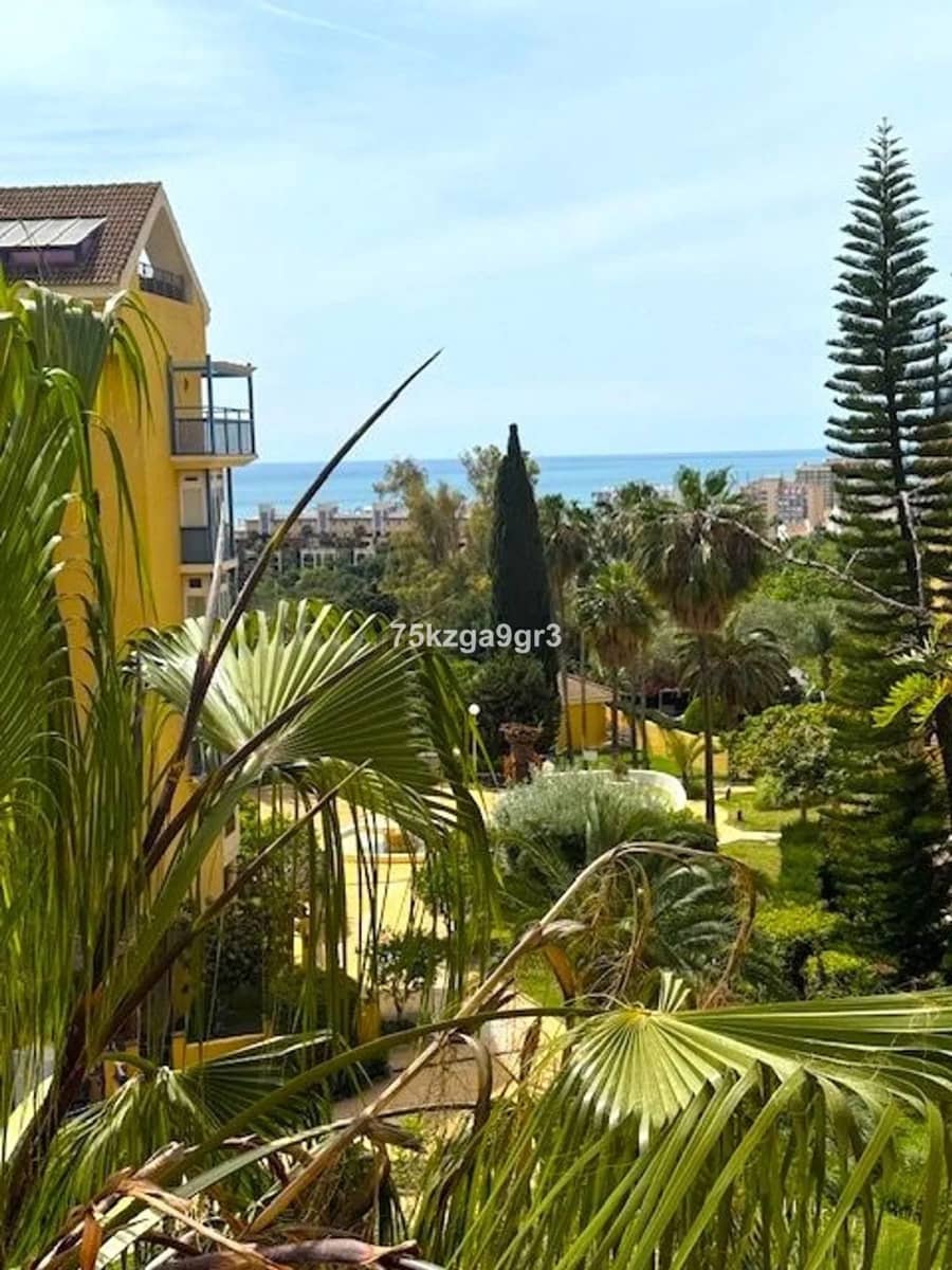 3 bedroom Apartment for sale in Arroyo de la Miel - € 395,000 (Ref: 9864904)