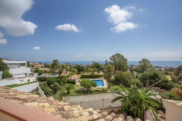 3 soveværelse Semi-Rækkehus til salg i Benalmádena - € 800.000 (Ref: 9864905)