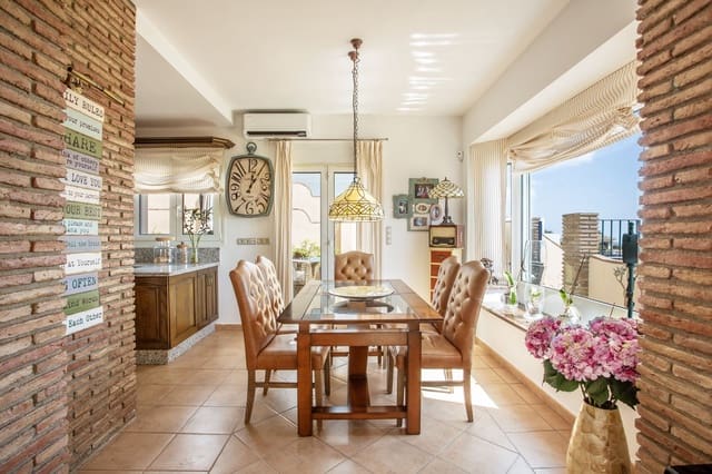 3 soveværelse Semi-Rækkehus til salg i Benalmádena - € 800.000 (Ref: 9864905)