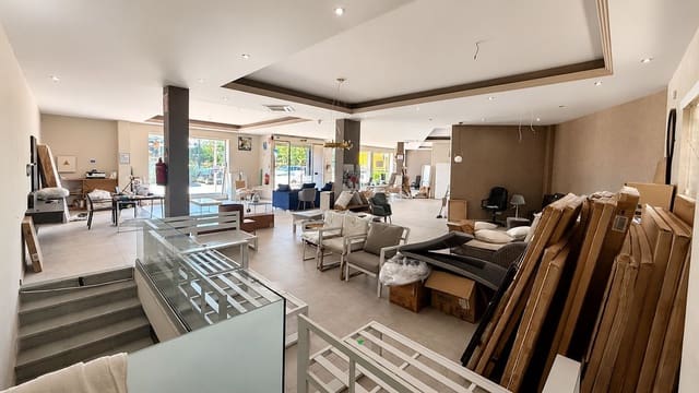 Commercieel te koop in Estepona - € 950.000 (Ref: 9864907)