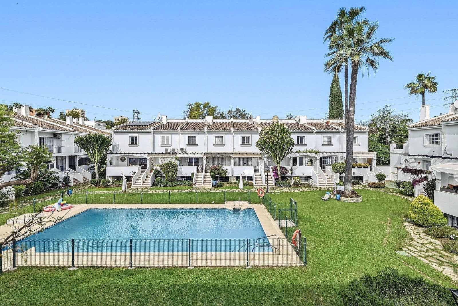 4 makuuhuone Omakotitalo myytävänä paikassa Nueva Andalucia - 625 000 € (Ref: 9864918)