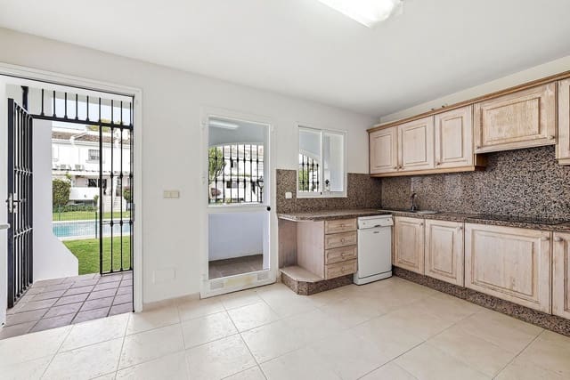 4 makuuhuone Omakotitalo myytävänä paikassa Nueva Andalucia, Marbella - 625 000 € (Ref: 9864918)