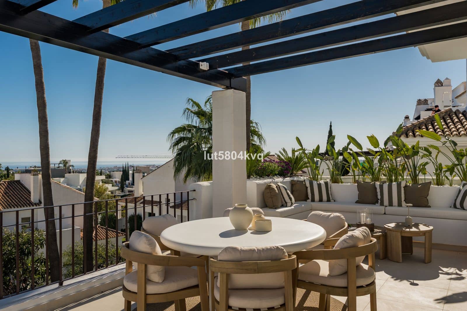 3 slaapkamer Penthouse te koop in Nueva Andalucia - € 1.695.000 (Ref: 9864921)