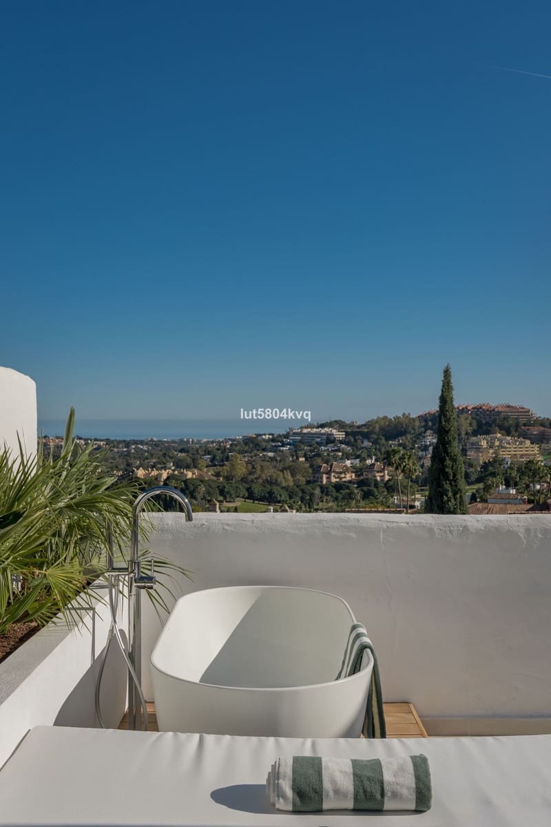 3 slaapkamer Penthouse te koop in Nueva Andalucia - € 1.695.000 (Ref: 9864921)