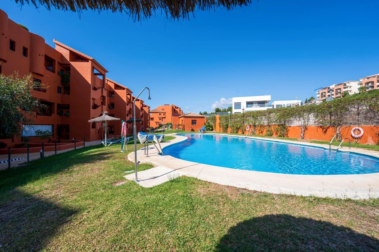 2 makuuhuone Kattohuoneisto myytävänä paikassa La Duquesa / Puerto de la Duquesa - 375 000 € (Ref: 9864934)