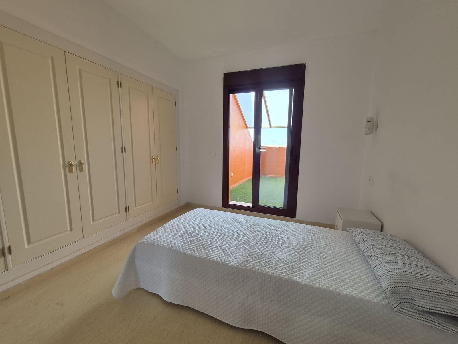 2 makuuhuone Kattohuoneisto myytävänä paikassa La Duquesa / Puerto de la Duquesa - 375 000 € (Ref: 9864934)