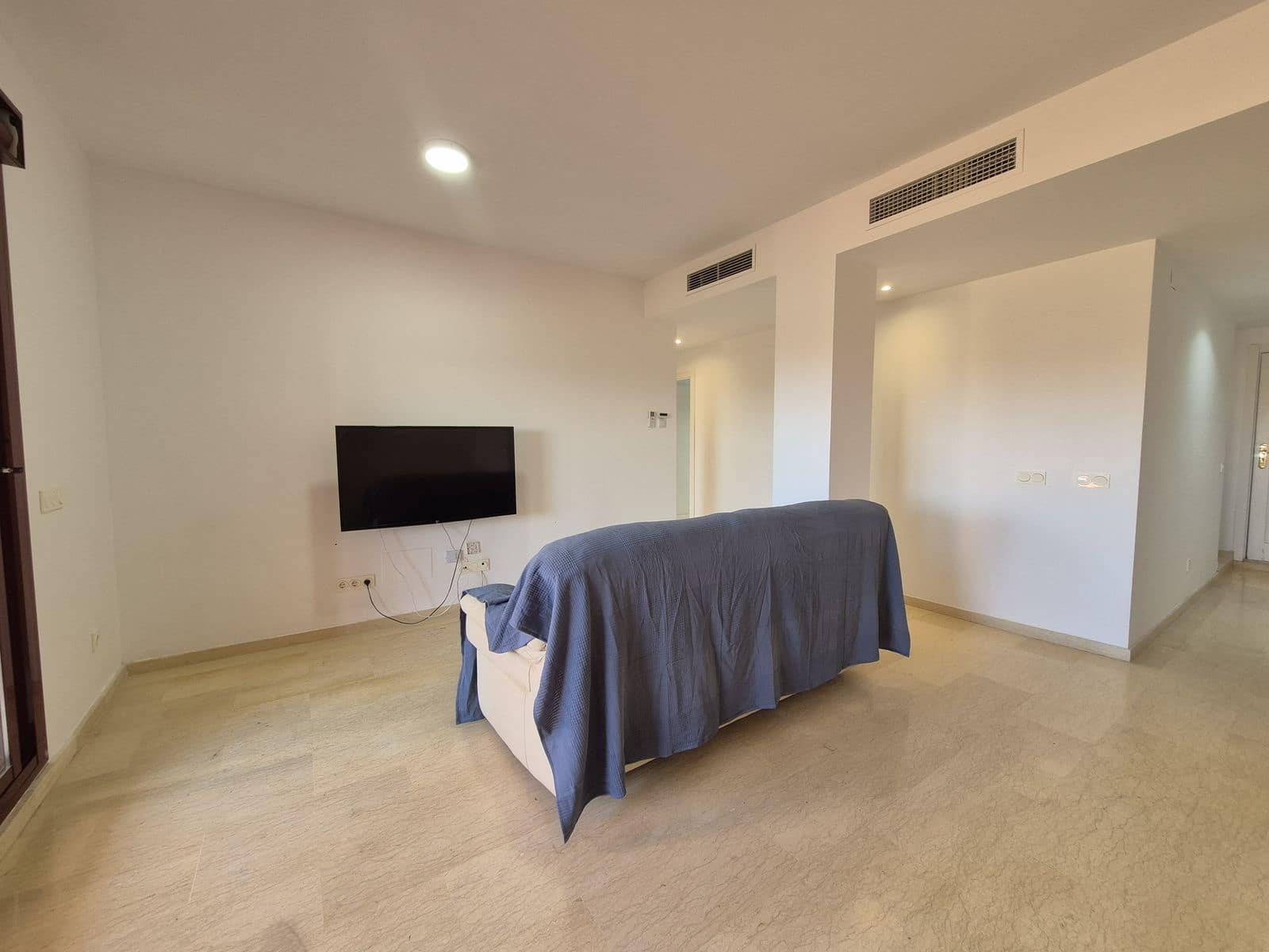 2 makuuhuone Kattohuoneisto myytävänä paikassa La Duquesa / Puerto de la Duquesa - 375 000 € (Ref: 9864934)