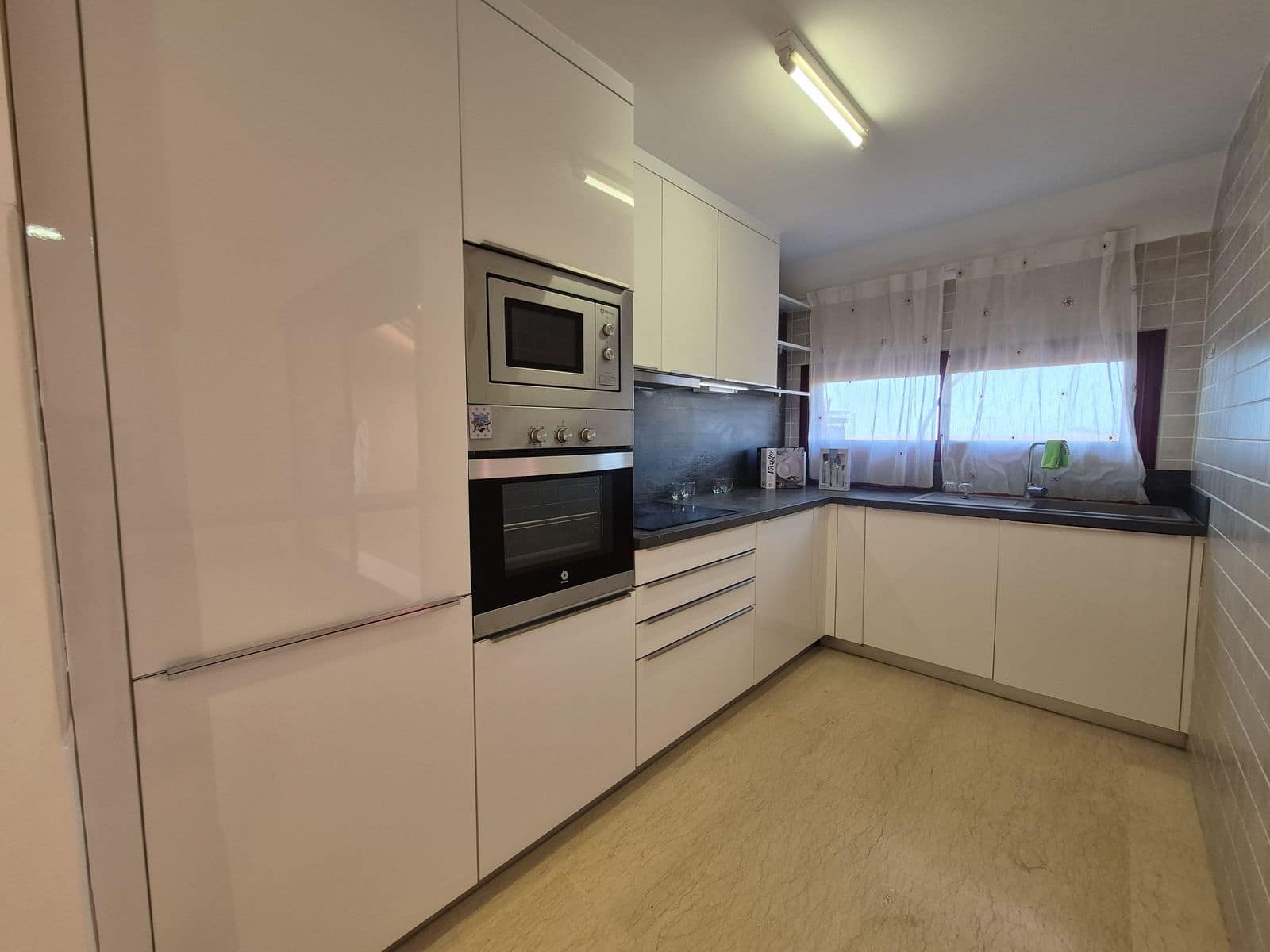 2 makuuhuone Kattohuoneisto myytävänä paikassa La Duquesa / Puerto de la Duquesa - 375 000 € (Ref: 9864934)