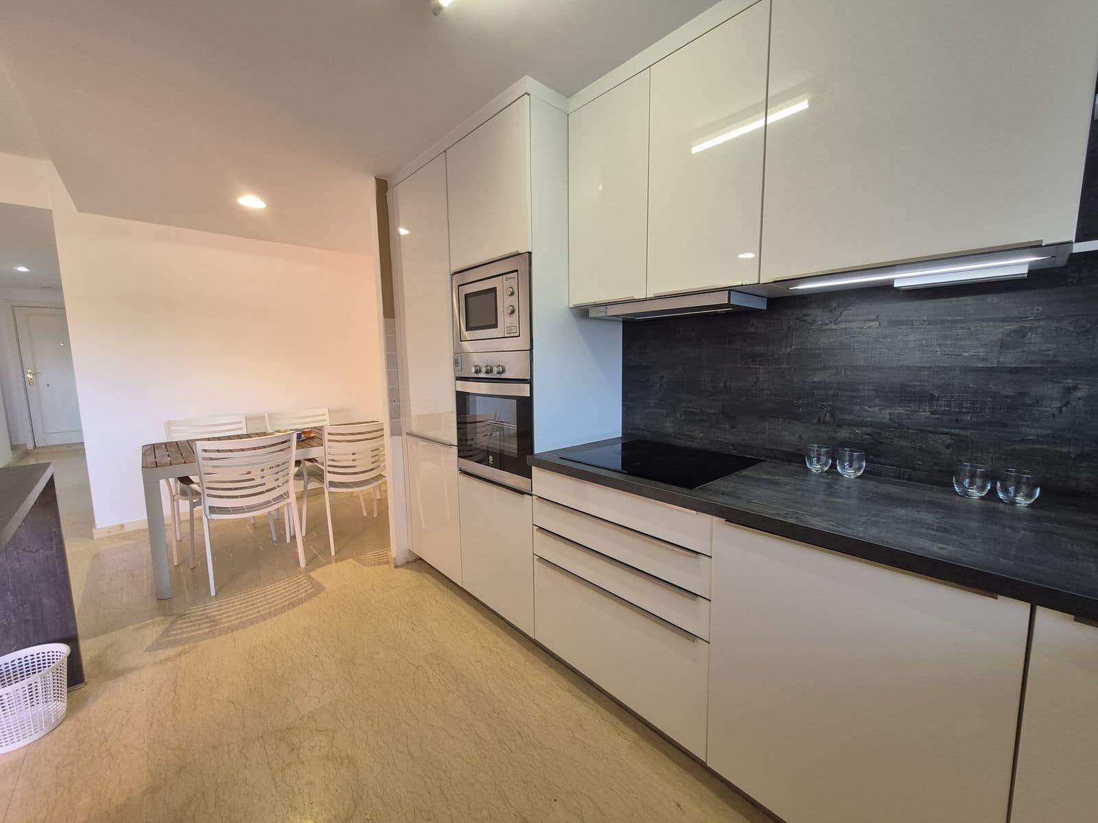 2 makuuhuone Kattohuoneisto myytävänä paikassa La Duquesa / Puerto de la Duquesa - 375 000 € (Ref: 9864934)