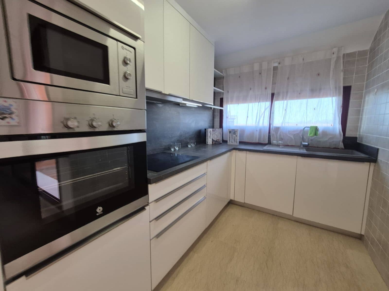 2 makuuhuone Kattohuoneisto myytävänä paikassa La Duquesa / Puerto de la Duquesa - 375 000 € (Ref: 9864934)