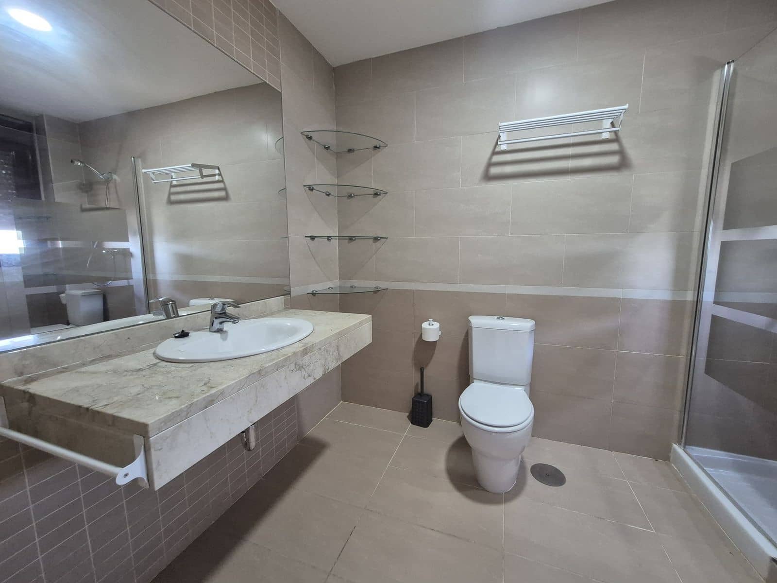 2 makuuhuone Kattohuoneisto myytävänä paikassa La Duquesa / Puerto de la Duquesa - 375 000 € (Ref: 9864934)