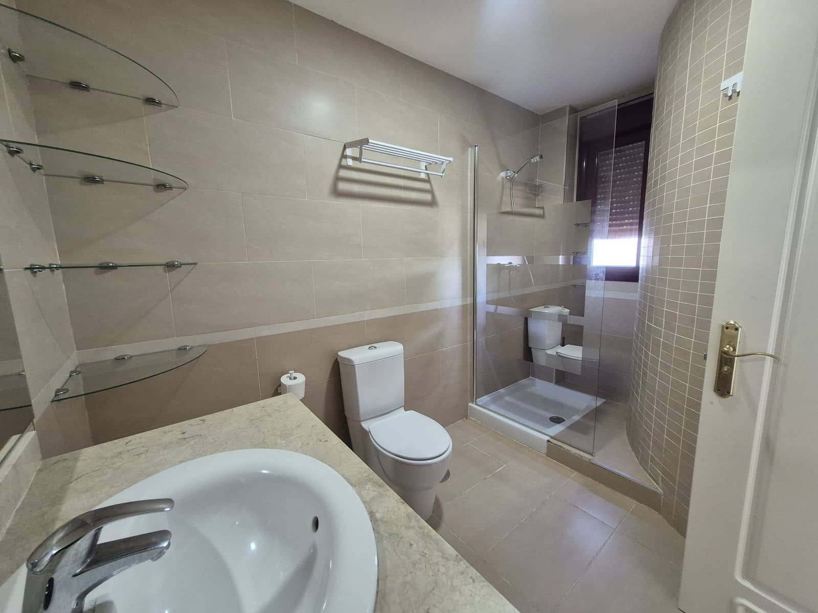 2 makuuhuone Kattohuoneisto myytävänä paikassa La Duquesa / Puerto de la Duquesa - 375 000 € (Ref: 9864934)