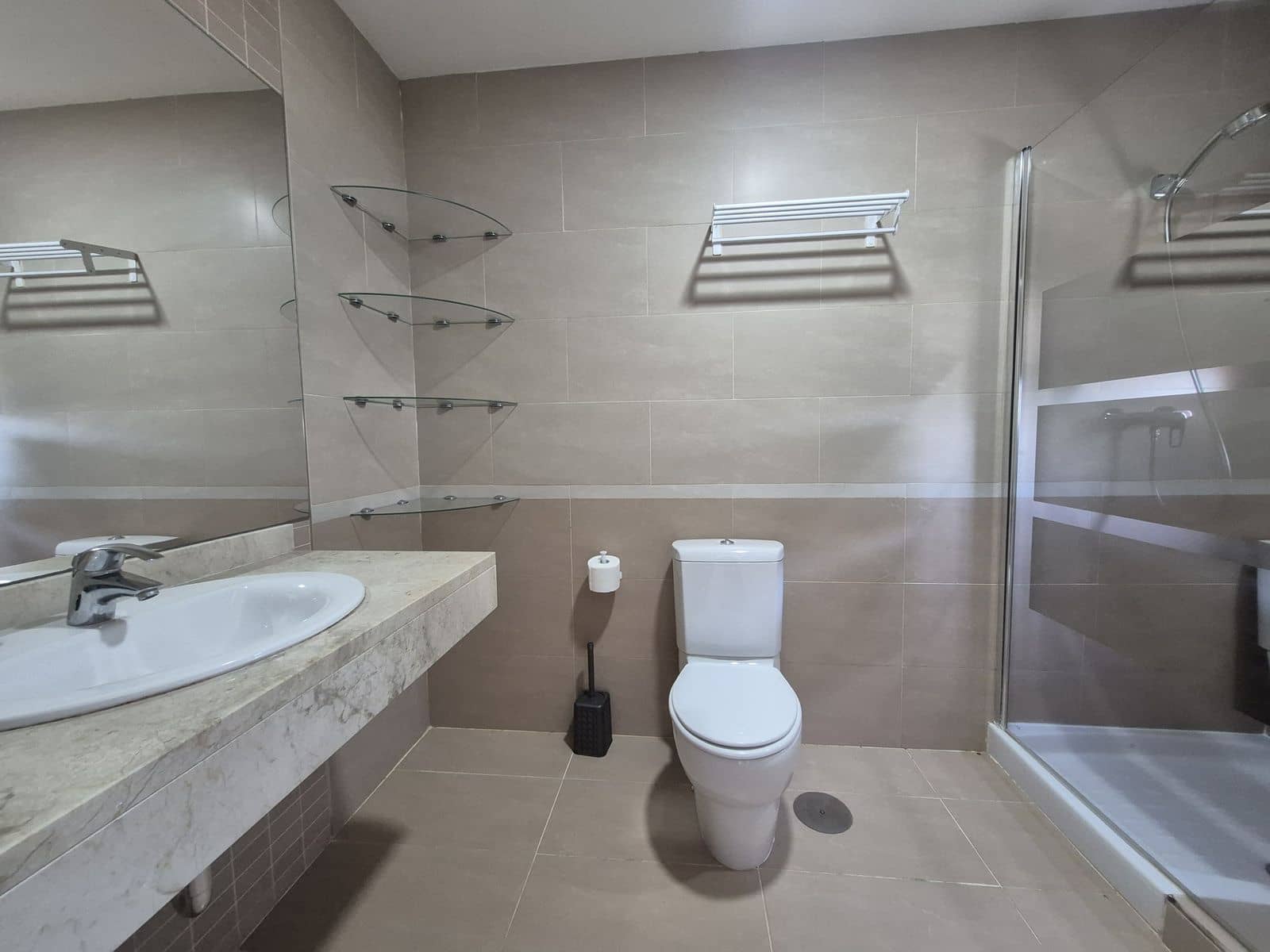 2 makuuhuone Kattohuoneisto myytävänä paikassa La Duquesa / Puerto de la Duquesa - 375 000 € (Ref: 9864934)