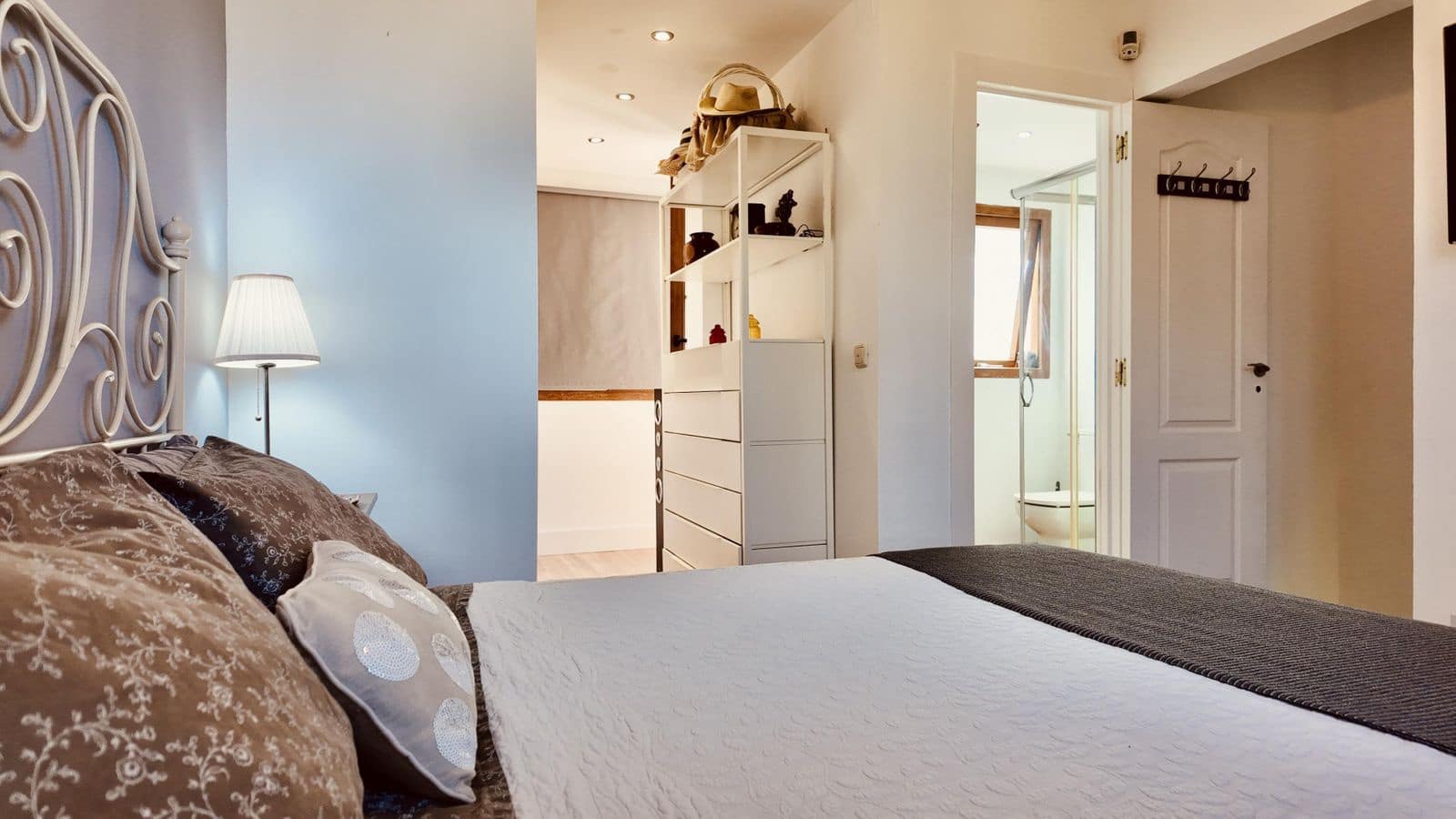 3 makuuhuone Omakotitalo myytävänä paikassa Elviria - 469 000 € (Ref: 9878271)