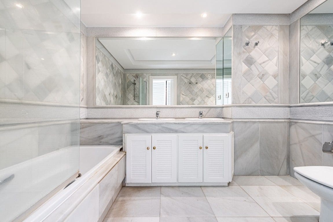 2 bedroom Apartment for sale in Golden Mile - € 1,260,000 (Ref: 9878273)