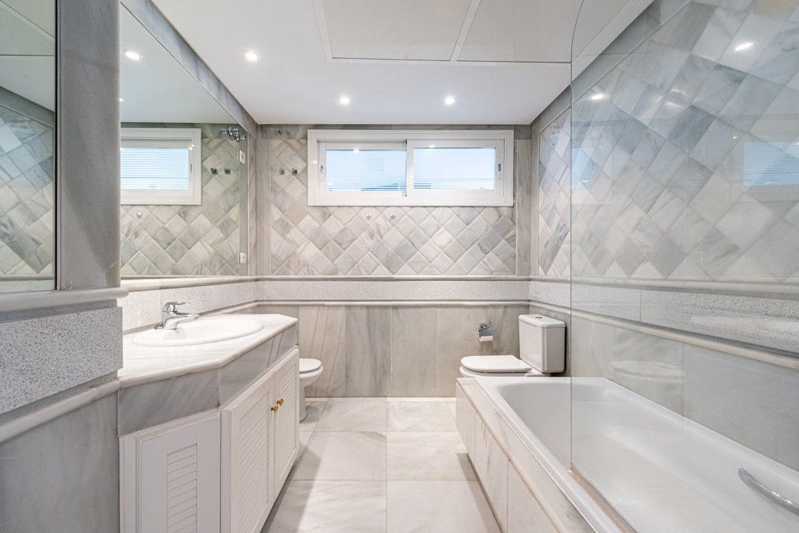 2 bedroom Apartment for sale in Golden Mile - € 1,260,000 (Ref: 9878273)