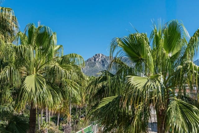 2 bedroom Apartment for sale in Golden Mile, Marbella - € 1,260,000 (Ref: 9878273)
