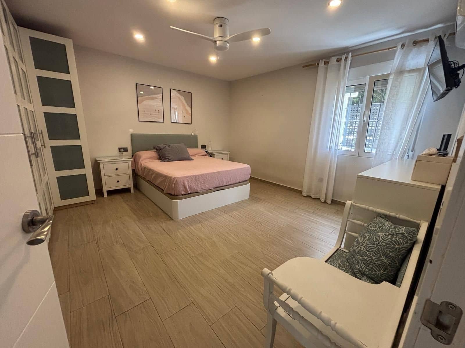 3 soverom Villa til salgs i Malaga by - € 585 000 (Ref: 9878275)