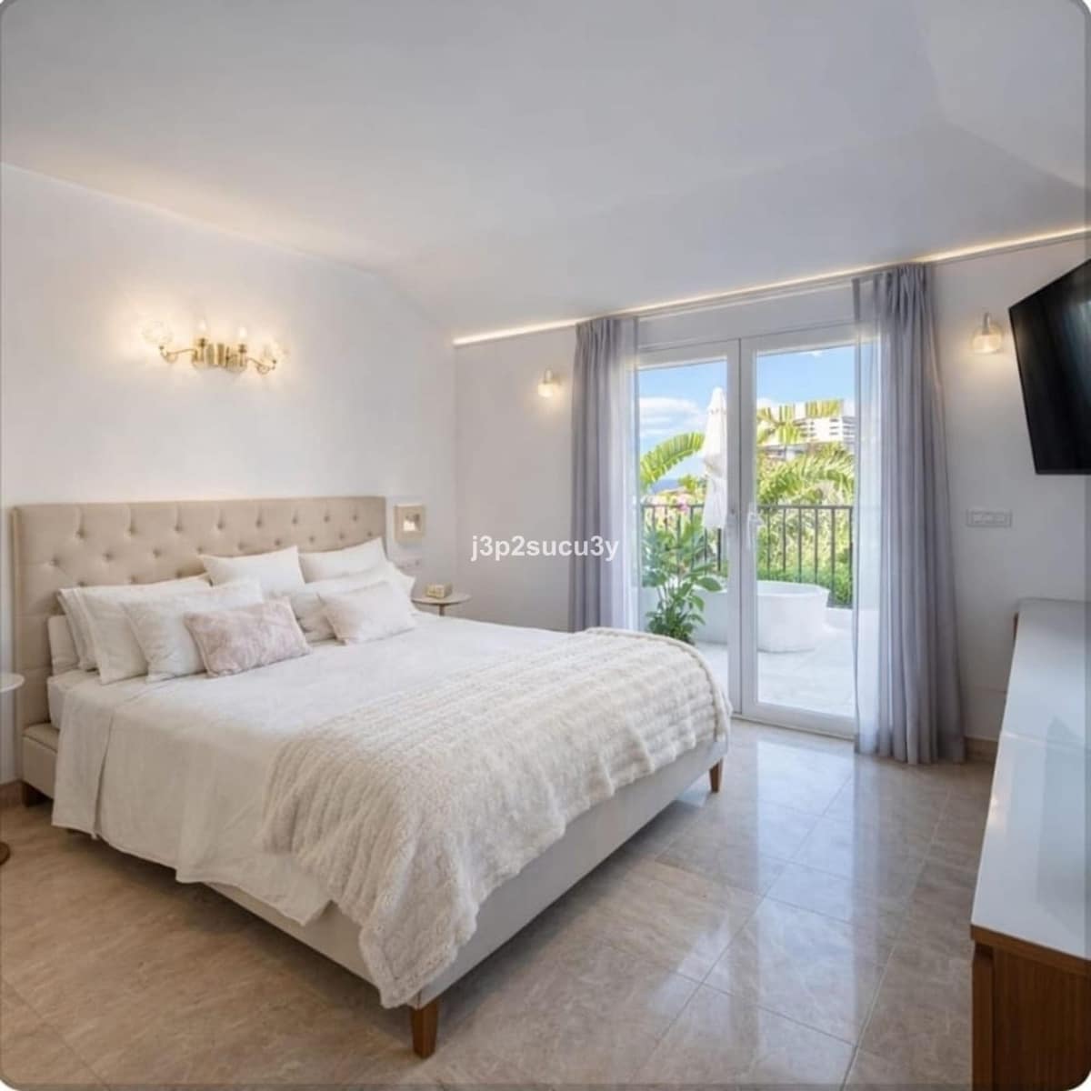 4 slaapkamer Villa te koop in New Golden Mile - € 950.000 (Ref: 9878276)