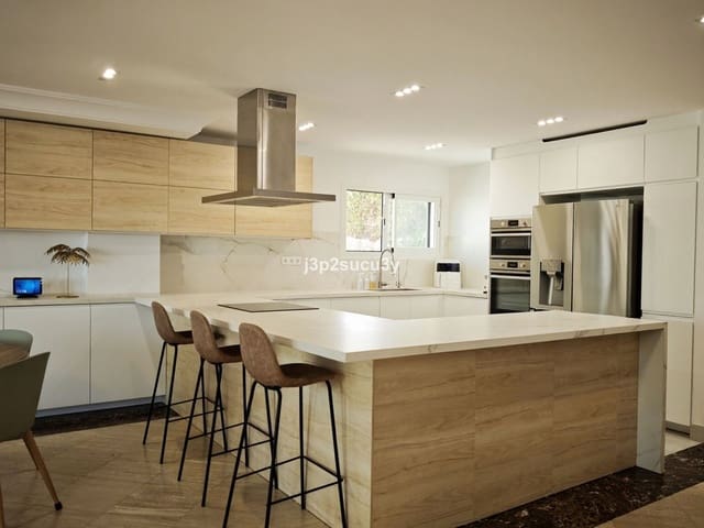 4 soveværelse Villa til salg i Selwo, Estepona - € 950.000 (Ref: 9878276)