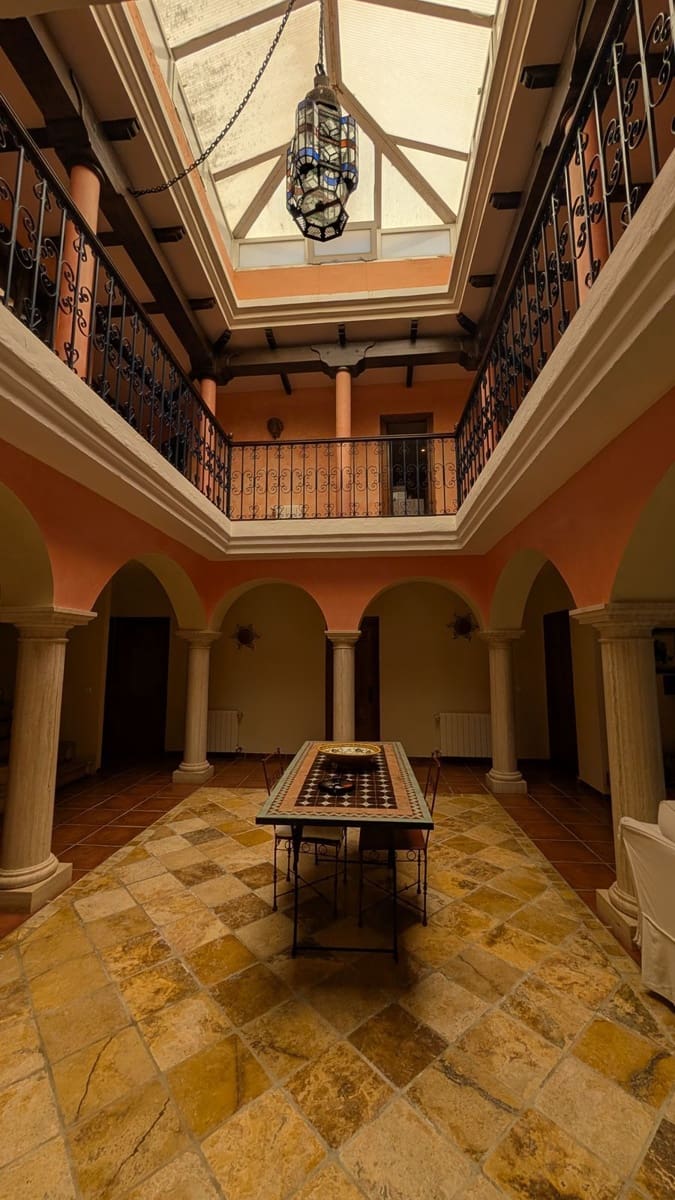 6 bedroom Villa for sale in Sotogrande - € 1,680,000 (Ref: 9878279)