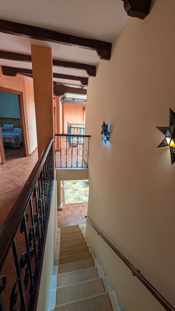 6 bedroom Villa for sale in Sotogrande - € 1,680,000 (Ref: 9878279)