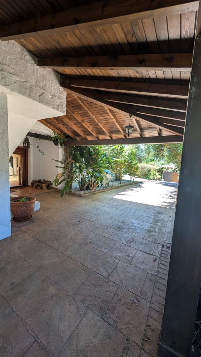 6 bedroom Villa for sale in Sotogrande - € 1,680,000 (Ref: 9878279)