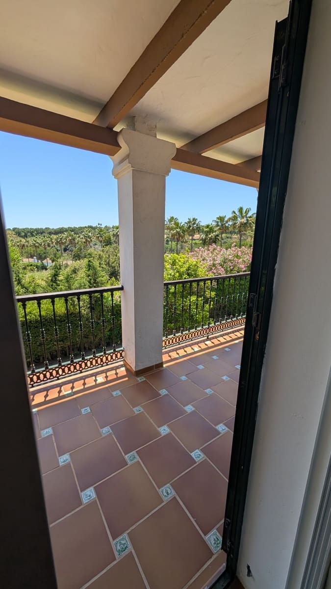 6 bedroom Villa for sale in Sotogrande - € 1,680,000 (Ref: 9878279)