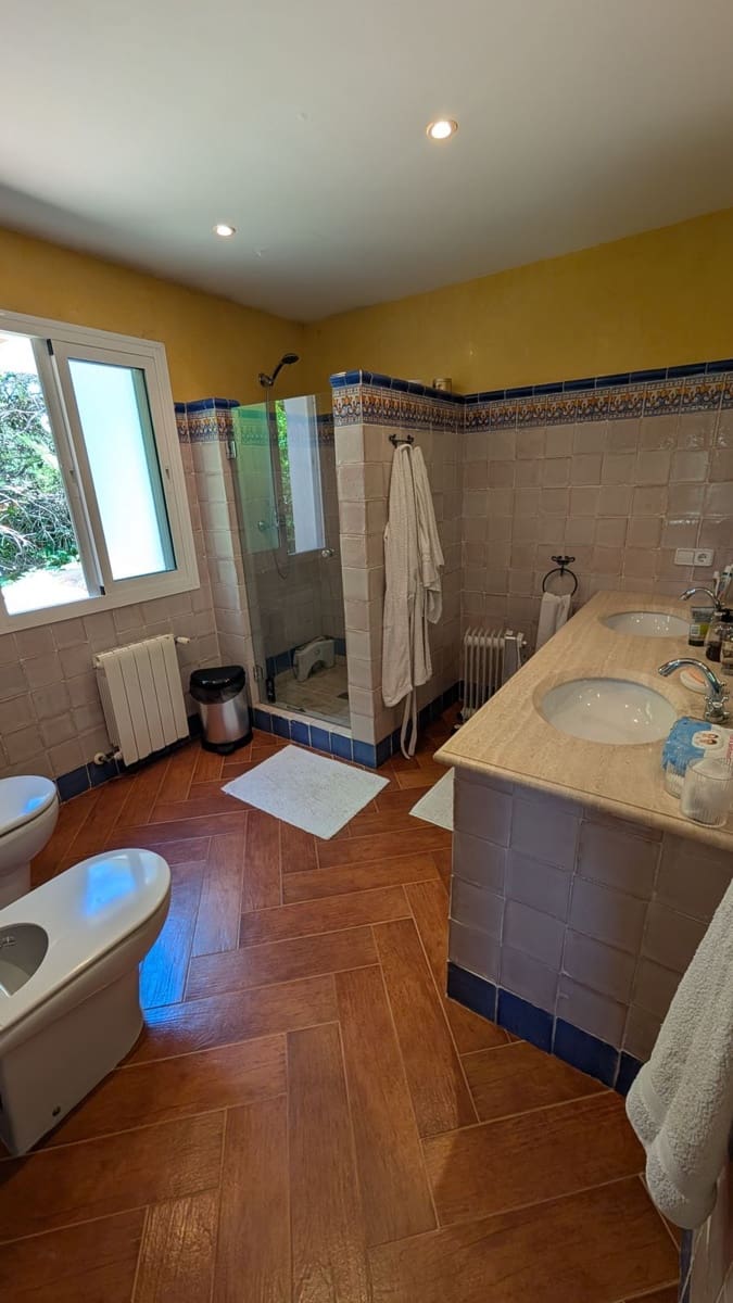 6 bedroom Villa for sale in Sotogrande - € 1,680,000 (Ref: 9878279)