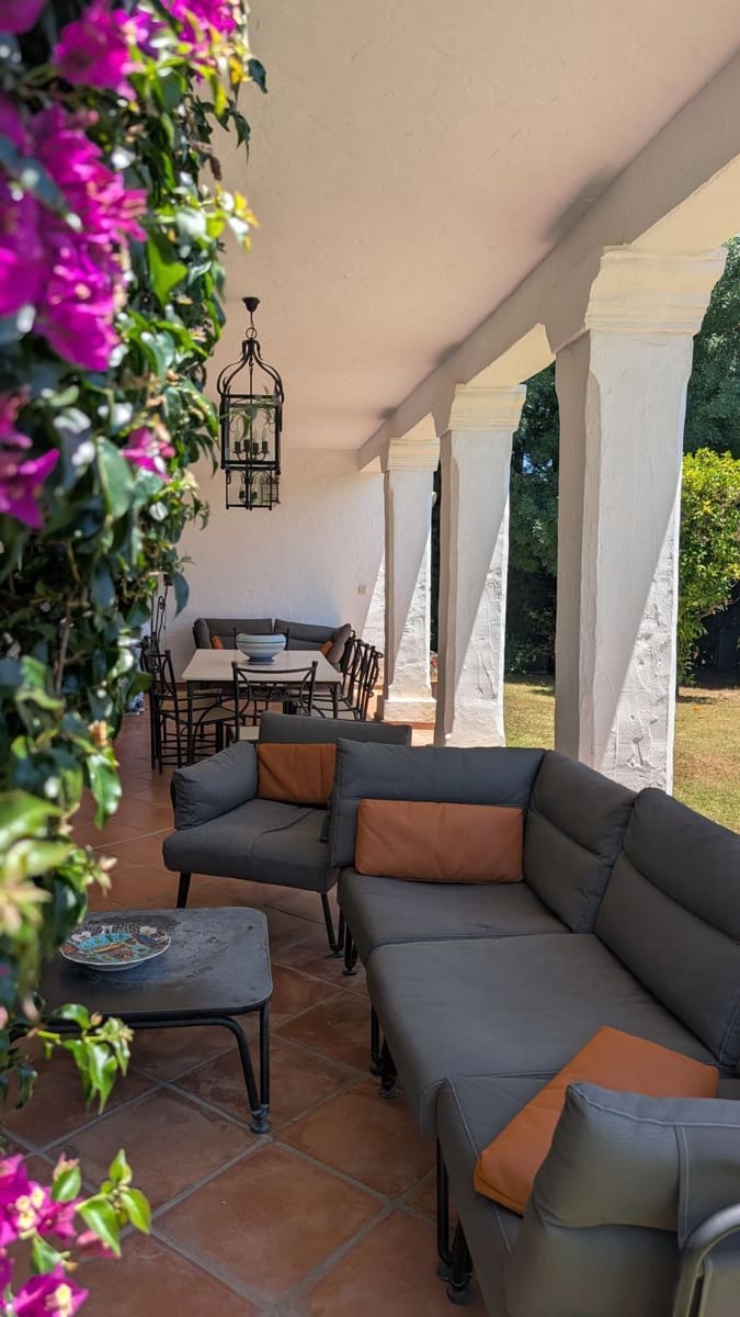 6 bedroom Villa for sale in Sotogrande - € 1,680,000 (Ref: 9878279)