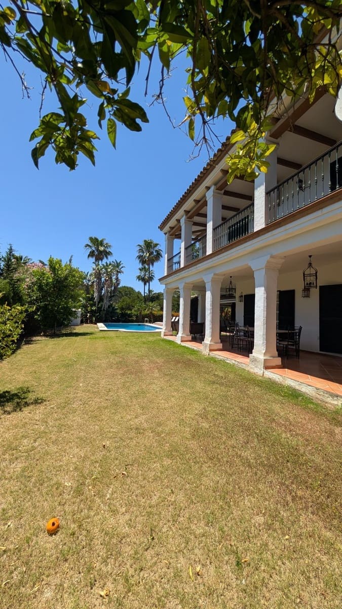 6 bedroom Villa for sale in Sotogrande - € 1,680,000 (Ref: 9878279)