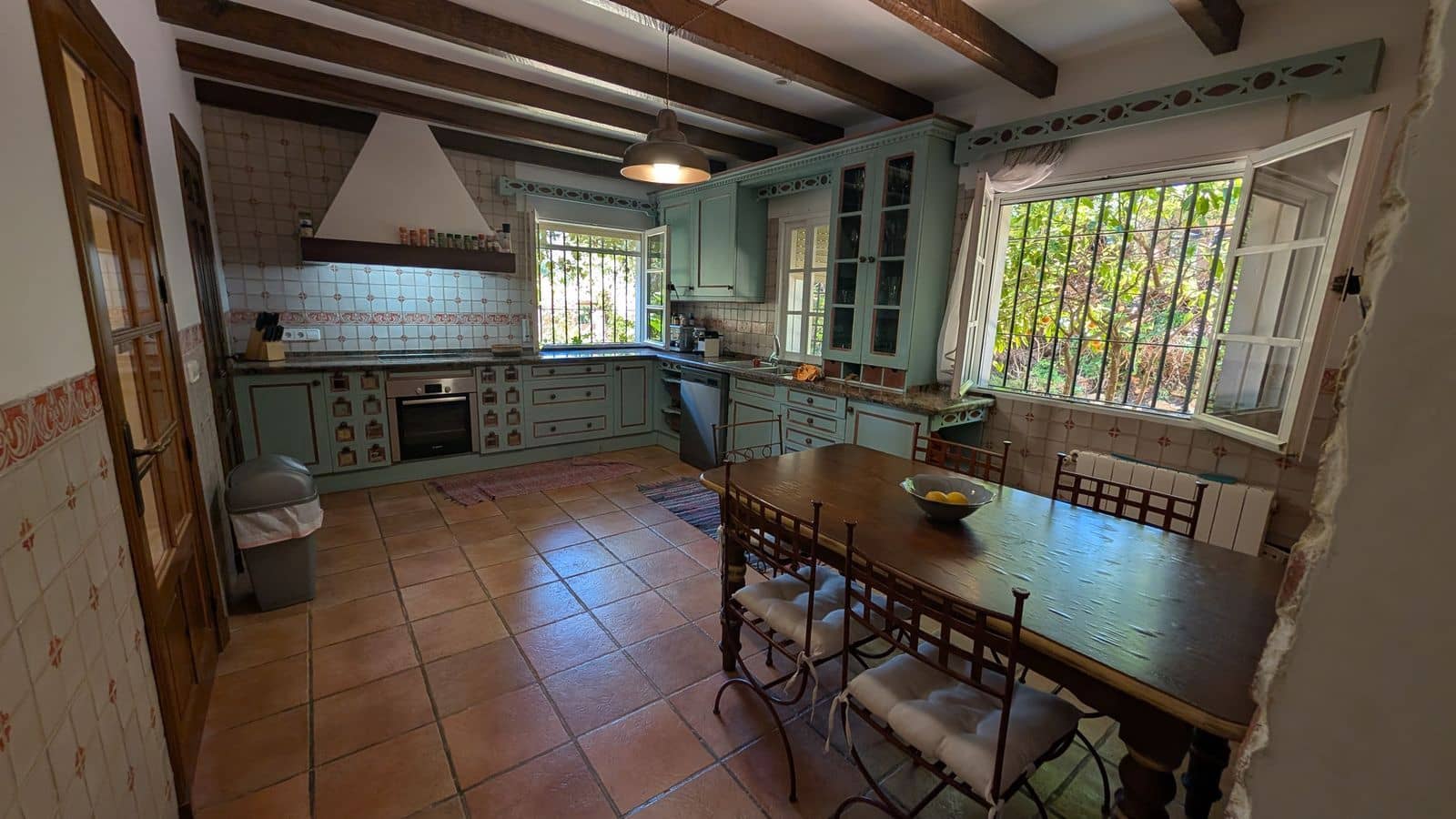 6 bedroom Villa for sale in Sotogrande - € 1,680,000 (Ref: 9878279)