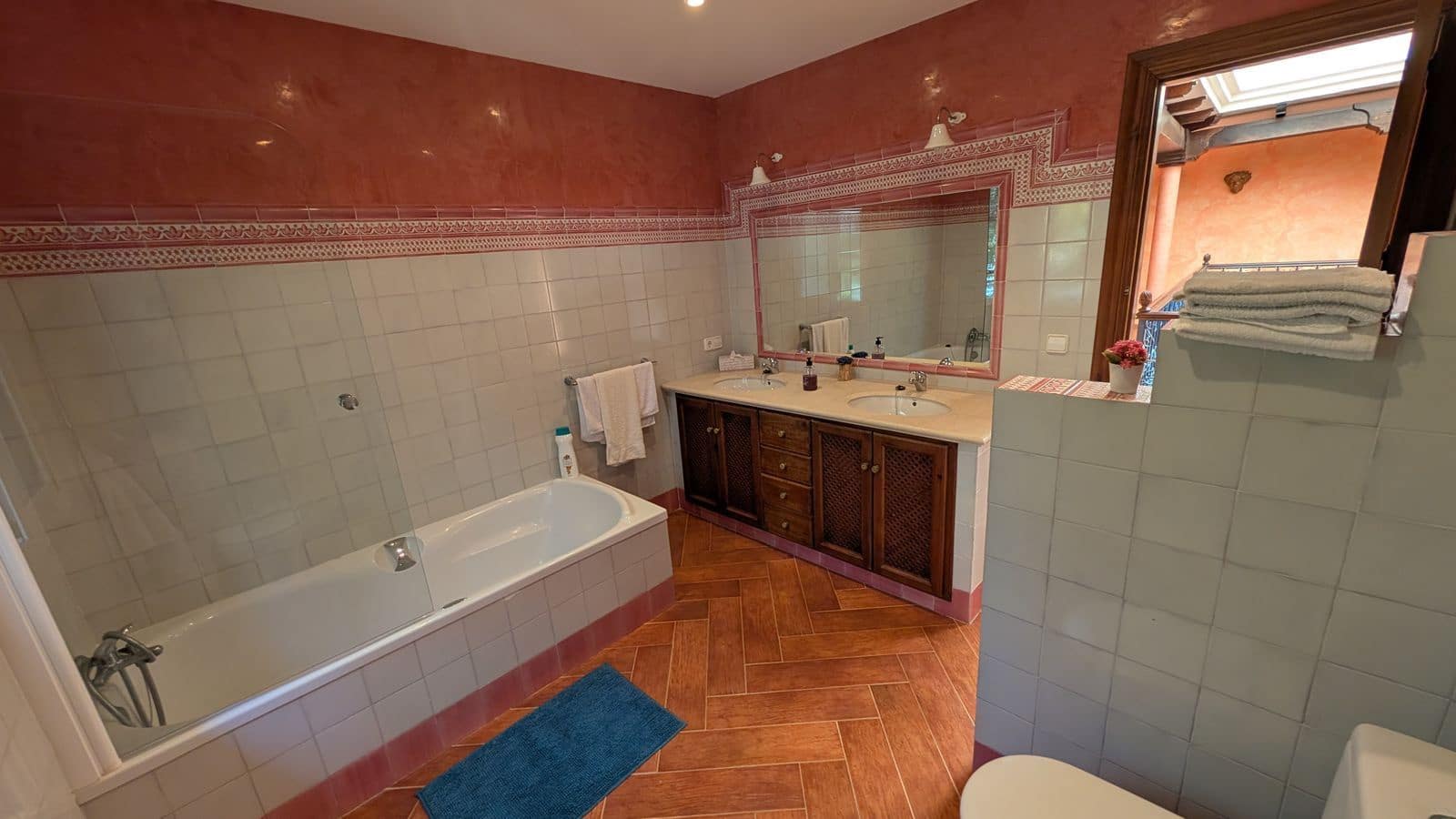 6 bedroom Villa for sale in Sotogrande - € 1,680,000 (Ref: 9878279)