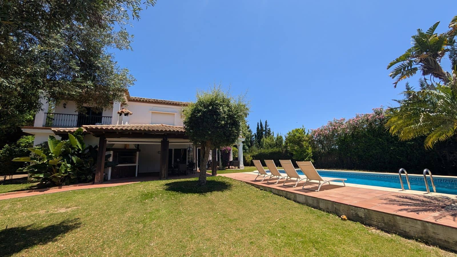 6 bedroom Villa for sale in Sotogrande - € 1,680,000 (Ref: 9878279)