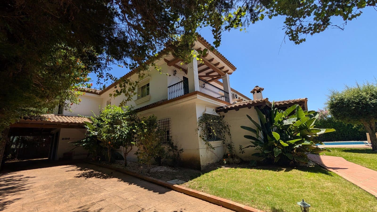 6 bedroom Villa for sale in Sotogrande - € 1,680,000 (Ref: 9878279)
