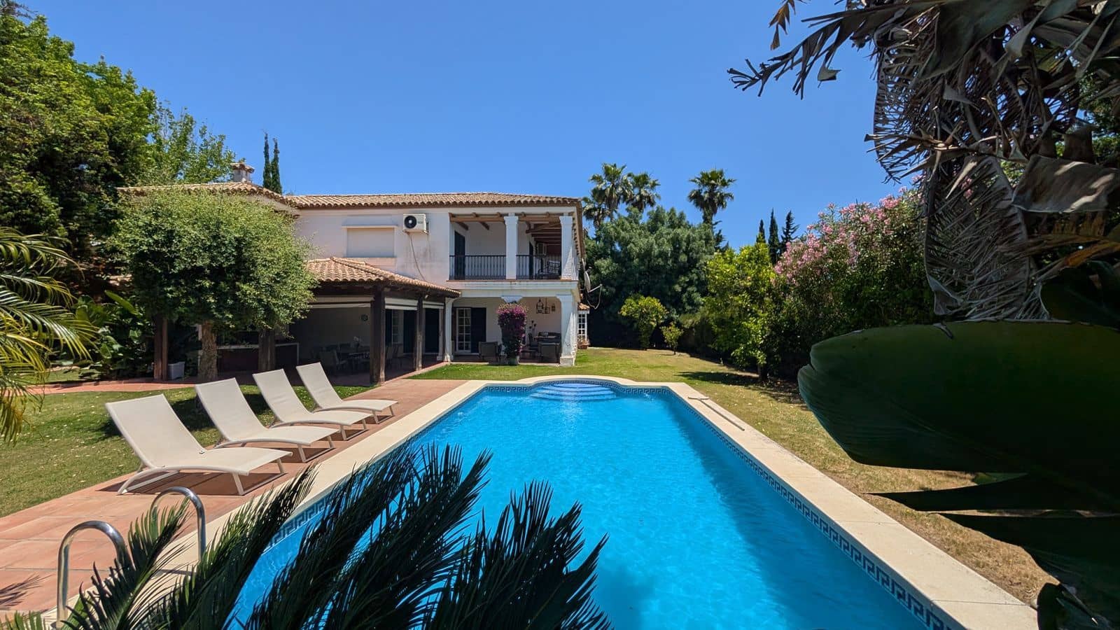 6 bedroom Villa for sale in Sotogrande - € 1,680,000 (Ref: 9878279)