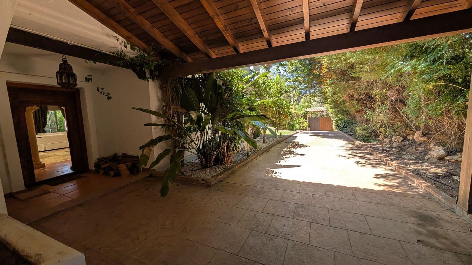 6 bedroom Villa for sale in Sotogrande - € 1,680,000 (Ref: 9878279)