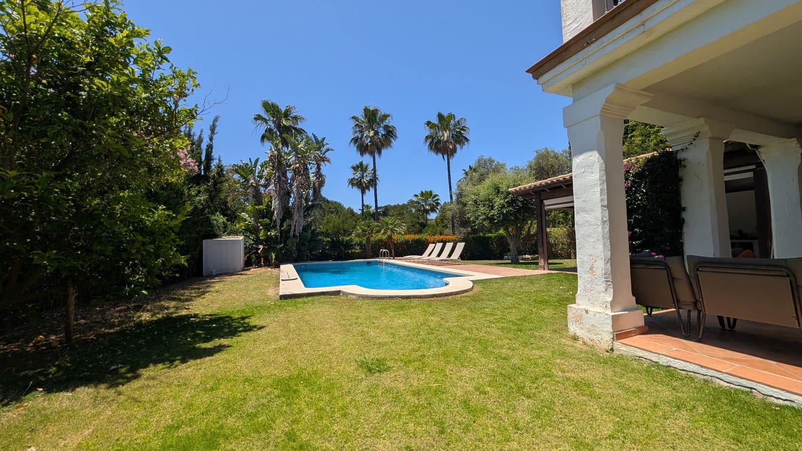 6 bedroom Villa for sale in Sotogrande - € 1,680,000 (Ref: 9878279)