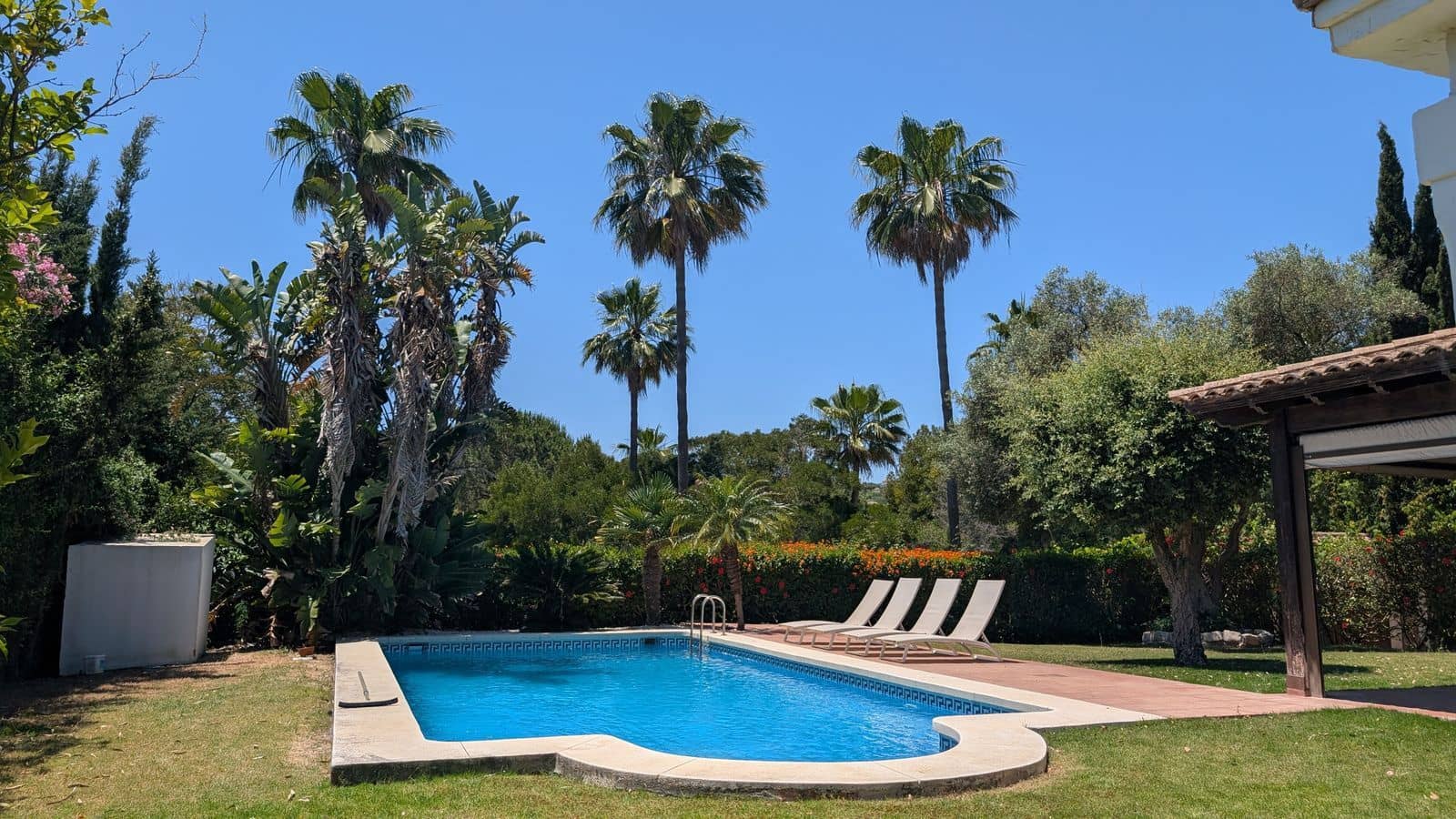 6 bedroom Villa for sale in Sotogrande - € 1,680,000 (Ref: 9878279)