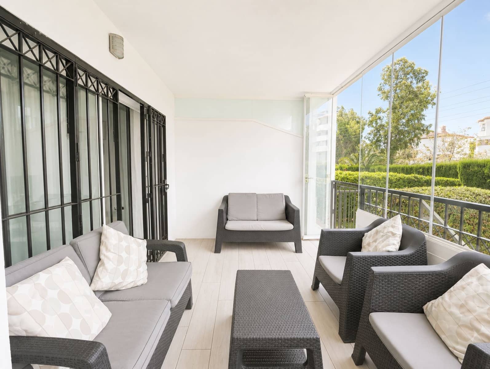 2 bedroom Apartment for sale in Calahonda - € 375,000 (Ref: 9878280)