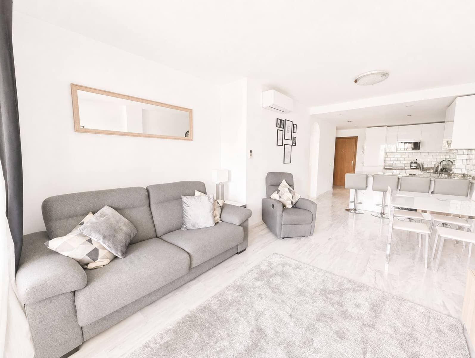 2 bedroom Apartment for sale in Calahonda - € 375,000 (Ref: 9878280)