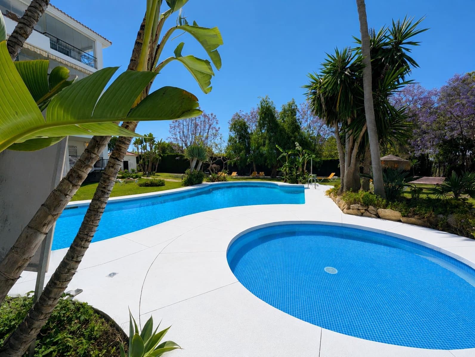 2 bedroom Apartment for sale in Calahonda - € 375,000 (Ref: 9878280)