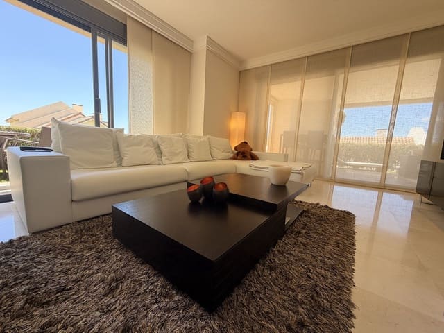 Apartamento de 2 habitaciones en Los Monteros, Marbella en venta - 649.000 € (Ref: 9878282)